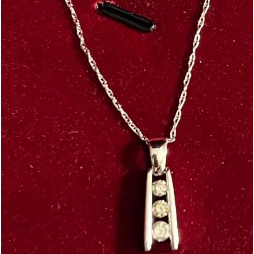 14k white gold 3/8 ctw diamond Necklace
